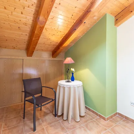 La Casa De Dafne Almendro * Santo Tomé del Puerto