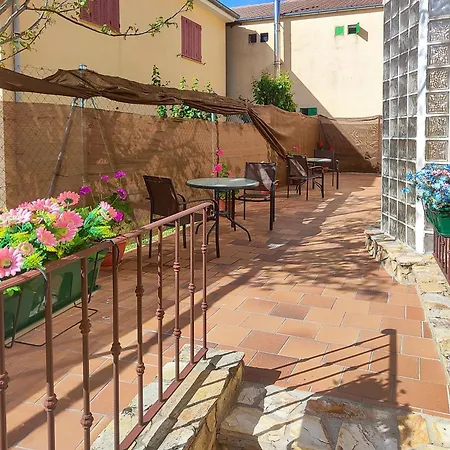 La Casa De Dafne Almendro