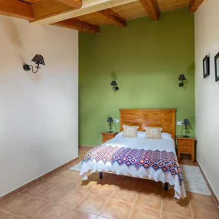La Casa De Dafne Almendro * Santo Tome Del Puerto